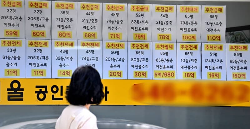 서울 아파트 전세 사라지고 월세도 없다…“주거비 직격탄 맞은 세입자들”