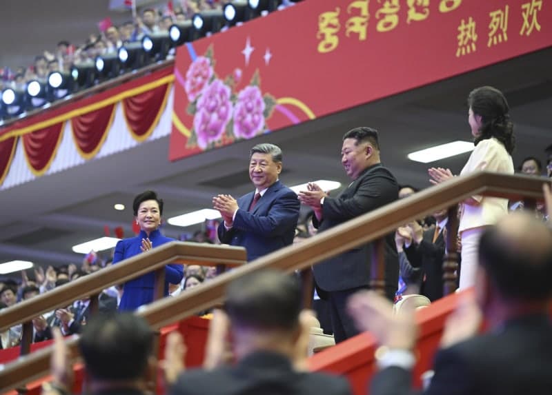 김정은·시진핑, '전략적 동반자' 격상…비핵화 언급 없이 군사 협력 강화