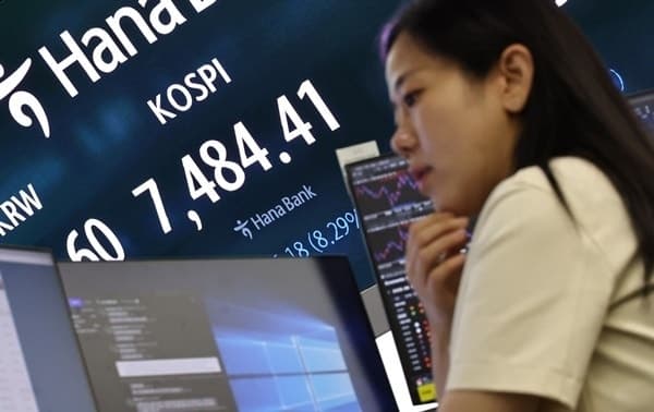 '검은 월요일' 딛고 코스피 8천선 회복, '30만전자'·'200만닉스' 반등에 매수 사이드카 발동