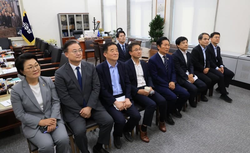 민주당 지방선거 후폭풍, 당권 경쟁 가열