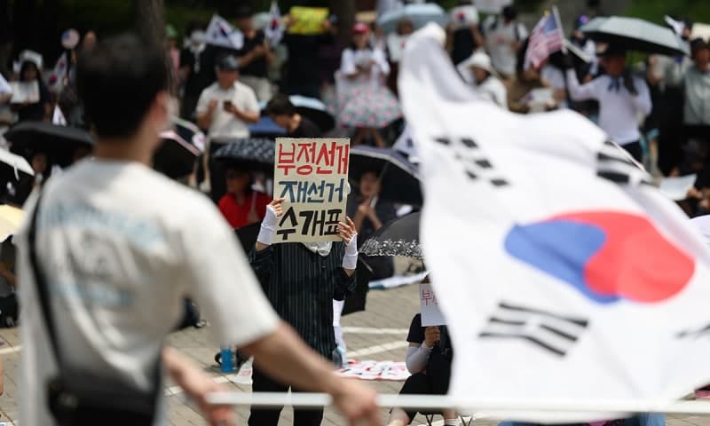 개표소 봉쇄 시위 닷새째…체육단체들 업무 마비, "국대 월급도 못 준다"
