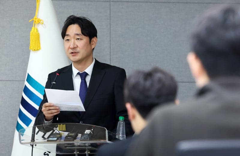 "최대 6조 사업" 허위공시로 주가 9배 뻥튀기…알에프세미 전·현직 대표 구속기소