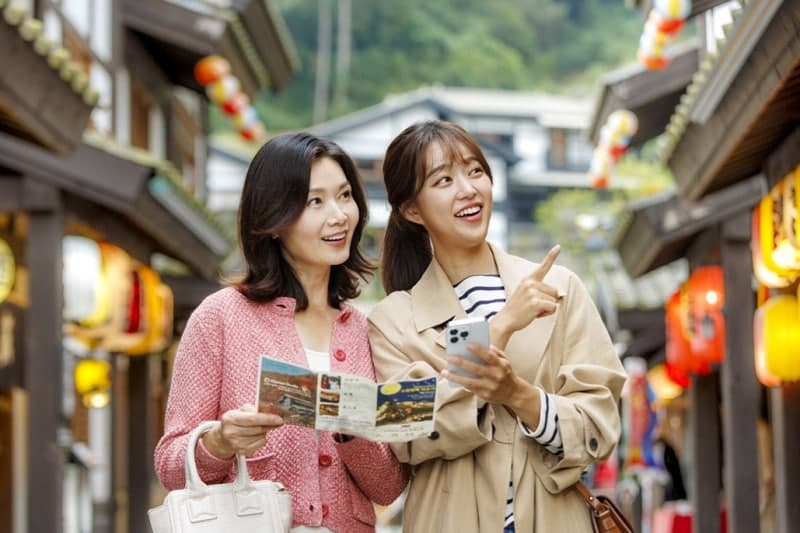 스카이스캐너, 곽정은 작가와 ‘슬기로운 단체 여행’ 솔루션 공개…“가장 부담스러운 동행인 49%는 ‘이분’”