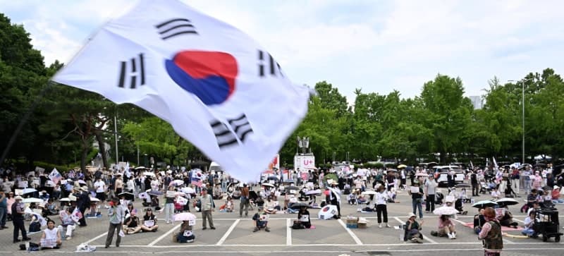 이 대통령 "현장 경찰관도 '제복 입은 시민'…잠실 시위 폭력행위 용납 못 해"