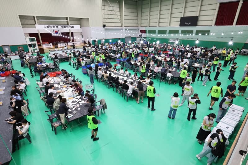 선관위 '고무줄 지침'에 투표용지 50%도 안 찍은 투표소 1371곳… 참정권 침해 논란