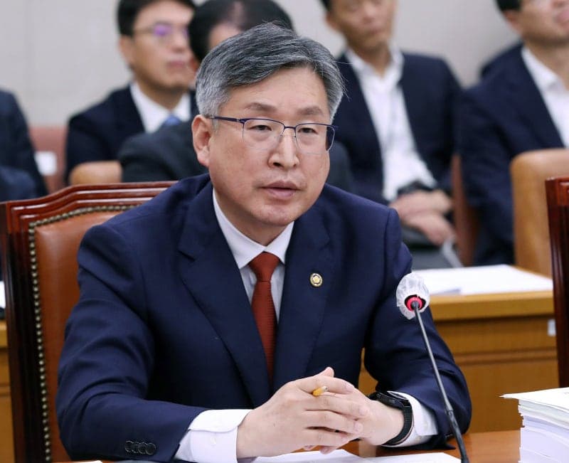 특검, '해경 계엄 가담 의혹' 김종욱 전 해경청장 피의자 소환