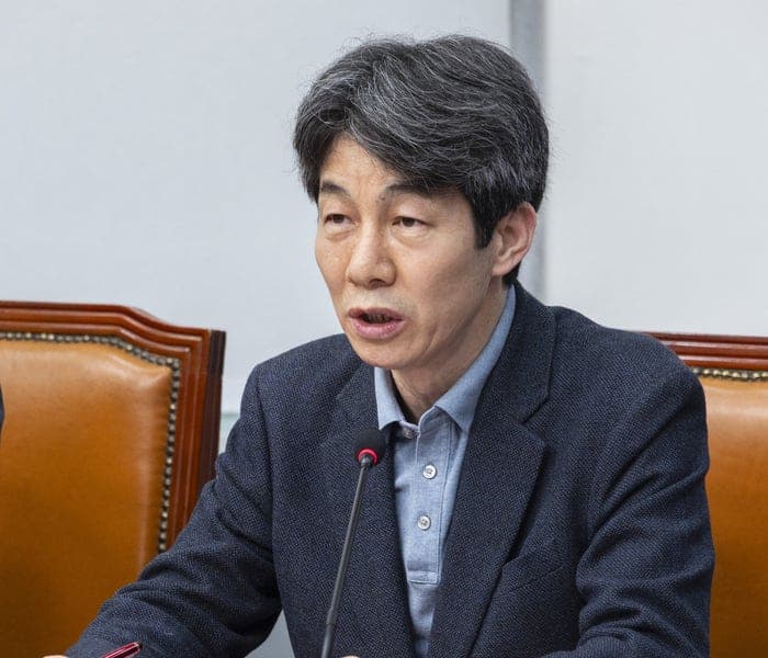 윤건영 "선관위 시스템 붕괴... 개헌해서라도 감사받게 해야"