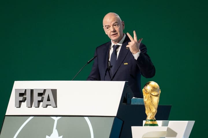 인판티노 FIFA 회장 "심판 美 입국 거부 유감…우린 왕이 아냐" 해명