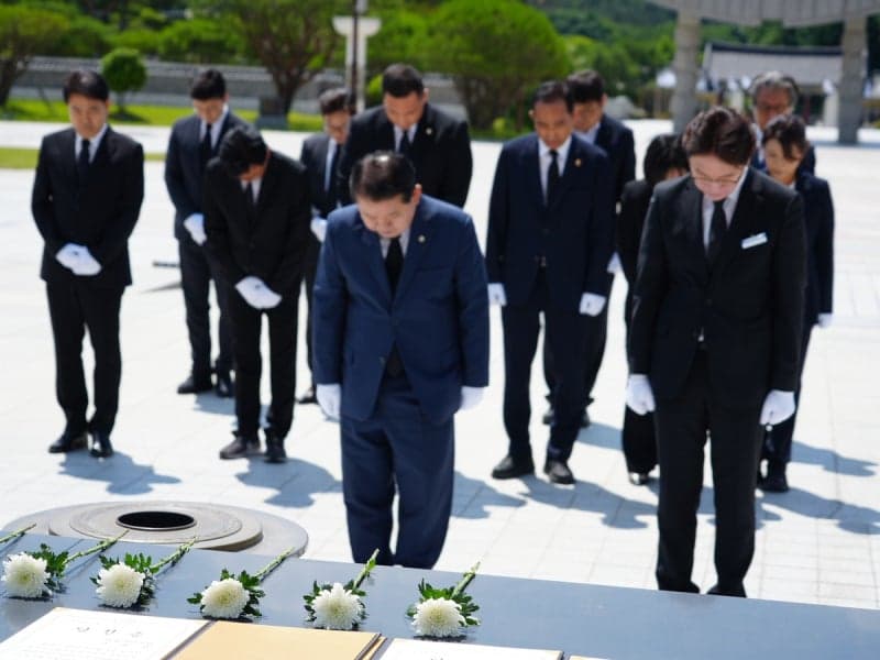 김병주, 남양주을 당선인들과 5·18민주묘지 참배…"민주주의 위에 지방자치 세운다"
