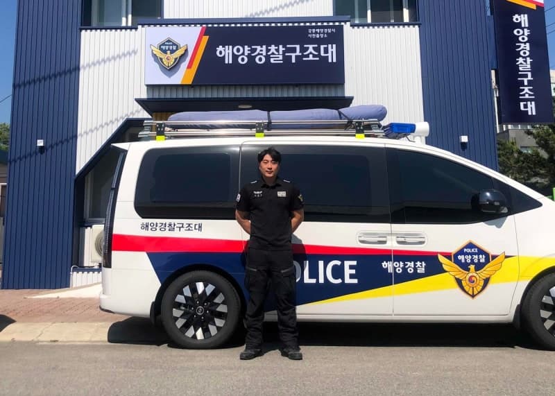 휴무 중 바다 빠진 여성 2명 구한 강릉해경 김세진 경사, 청장 표창 예정