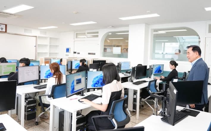 '미래를 여는 충북상업인재'…충남·충북 상업경진대회, 730여명 참가 전국대회 대표 선발