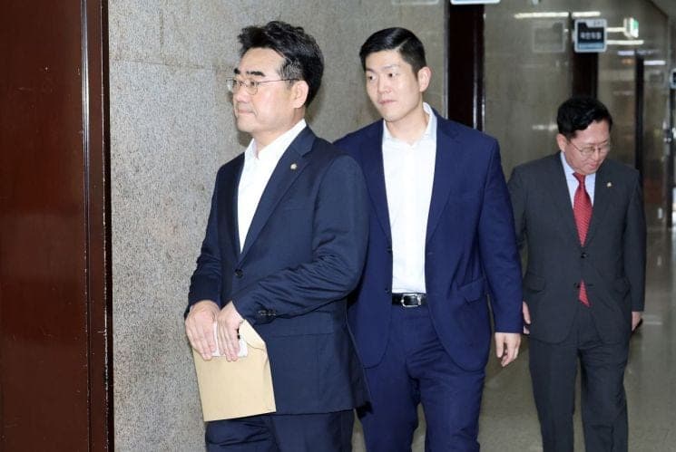 국힘 소장파 '대안과미래', 정점식에 "장동혁 사퇴·재선거 철회" 의총 요구
