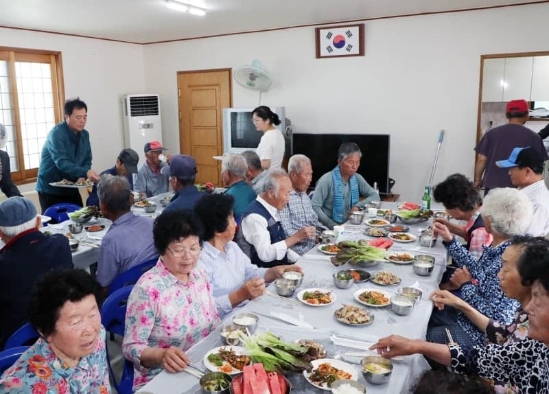 하동·합천군, '온마을 돌봄밥상' 선정…공유주방 식사 배달로 취약층 고립 막는다