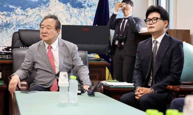 한동훈, 정점식에 축하난 "보수 재건 함께"…장동혁엔 "걸림돌"
