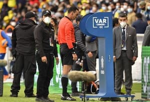"침대축구 그만!" 월드컵서 달라지는 규정… 입 가리면 퇴장, 누우면 1분 아웃