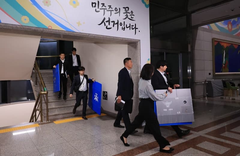 선관위 투표용지 사태, 합수본 13시간 압수수색 종료