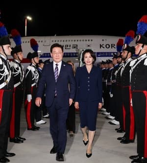 이 대통령 "美 경제협력 확대, 안보 직접 책임"…'국익 기반' 신 균형외교 강조