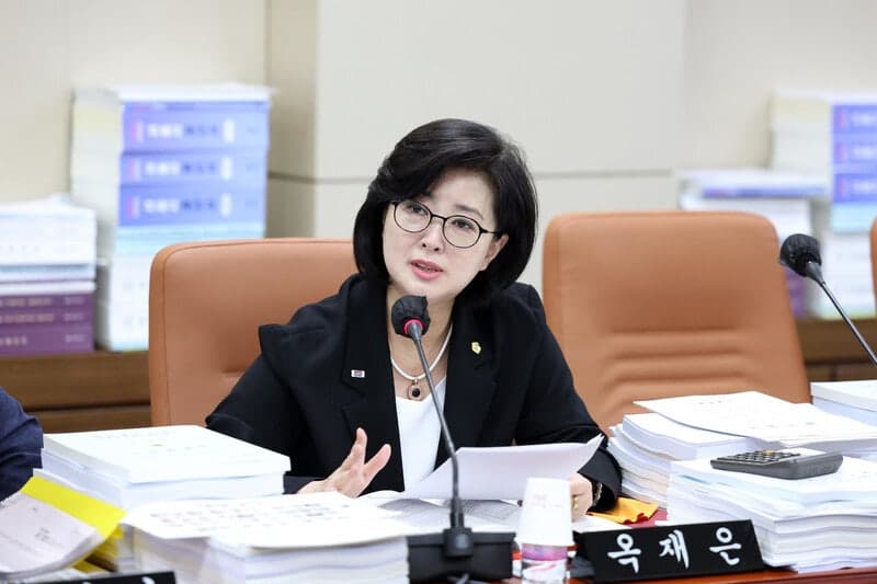 교육 기자재 납품 비리 옥재은 전 서울시의원, 1심서 '징역 7년' 선고