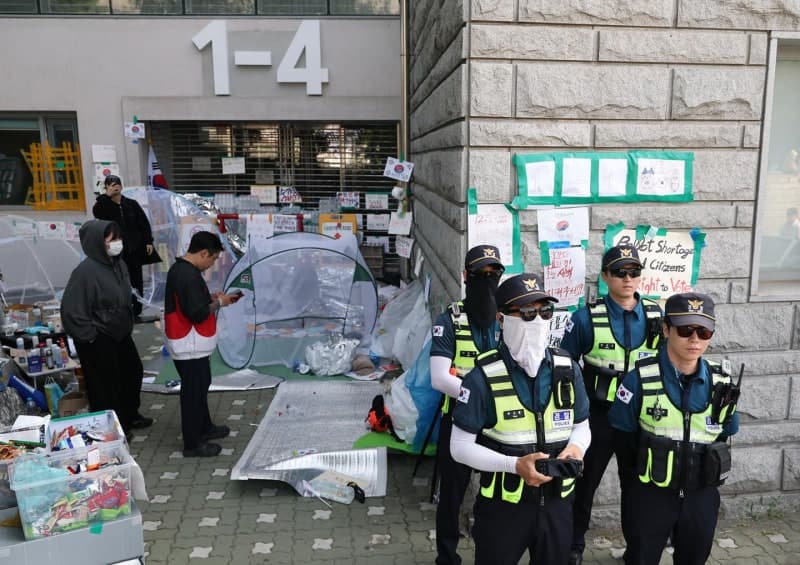 이재명 "일부 시위대, 경찰관 향한 모욕과 조롱 도 넘어"…송파경찰서장 "모욕·폭행 땐 현장 검거" 엄정 대응 지시