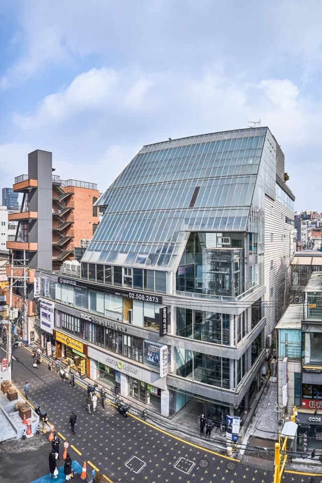 강남 더블역세권 'W빌딩' 매물로 나와…인근 시세 83% 수준