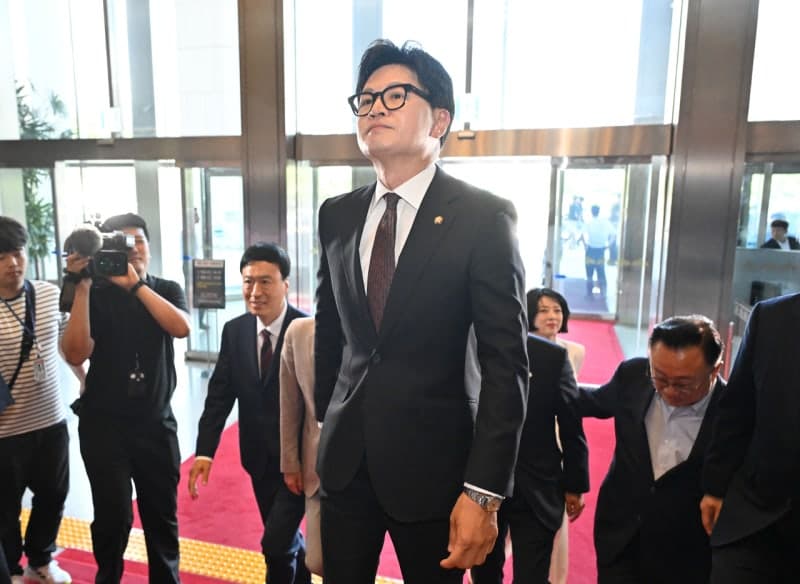 한동훈 "장동혁, 보수 재건 걸림돌…물러날 때 알아야"