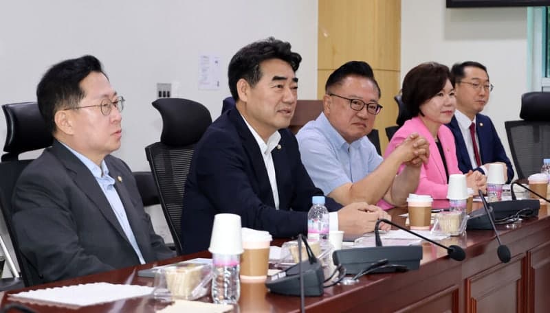 국힘 개혁파 "장동혁 사퇴해야…'부정선거 음모론' 오염" 비판