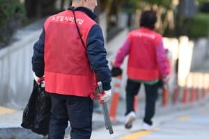 '칠순 넘어도 현역'… 노후 걱정에 쉬지 못하는 70세 이상 취업자 200만명 돌파