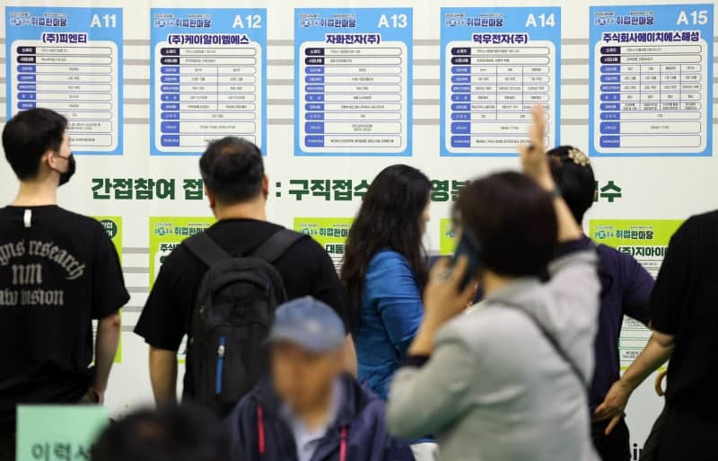 5월 취업자 4만명 감소, 17개월 만에 '마이너스' 전환…청년층 25만명 줄어