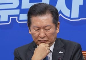 이 대통령 지지율 57%로 9%p 급락…민주 41%·국힘 25%