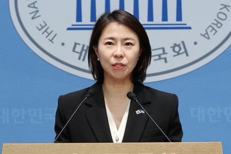與 "'평양 무인기 작전' 윤석열 징역 30년…반국가 범죄 엄중 심판"