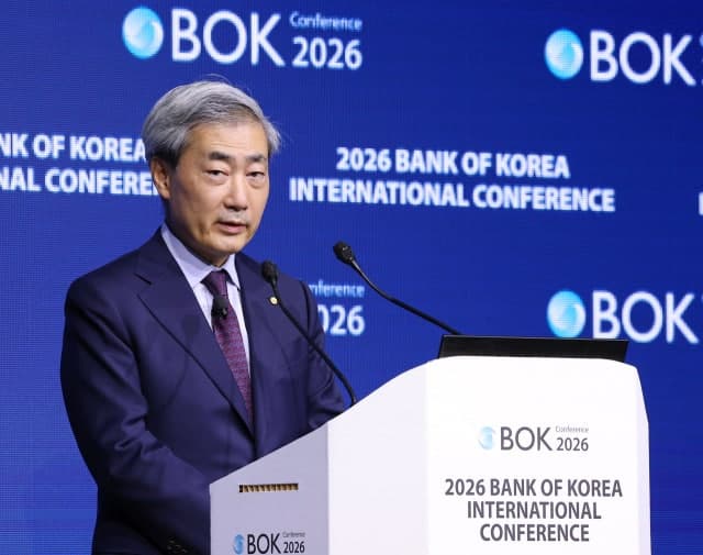 한은 총재, 물가·금융안정 위해 금리 인상 시사