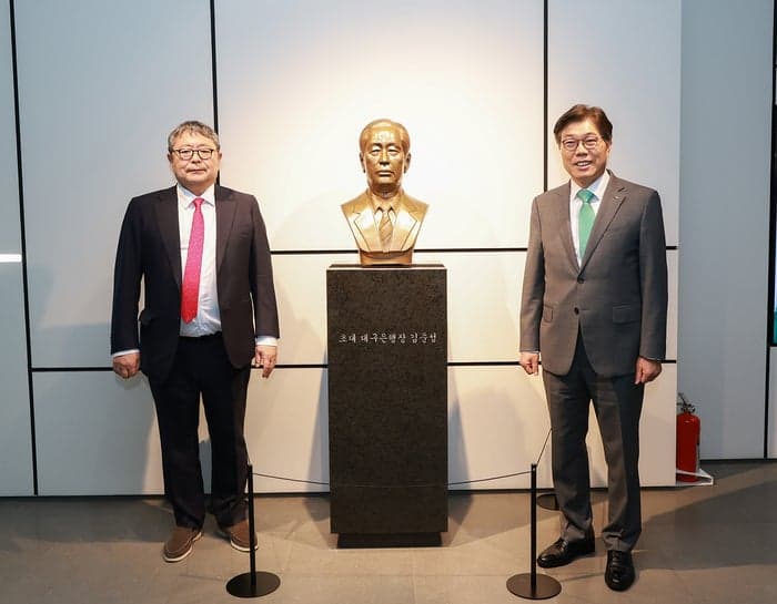 iM뱅크, '대구의 돈을 대구은행으로'…초대 김준성 은행장 흉상 전시로 창립 정신 되새긴다
