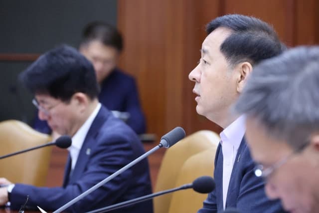 구윤철 부총리 "청년 고용 개선 최우선 순위, 초혁신경제 프로젝트로 제2, 제3 반도체 키운다"