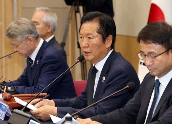 민주당, 광주서 또 공개 충돌… "당권은 짧다" vs "국정 책임자, 무거워야"