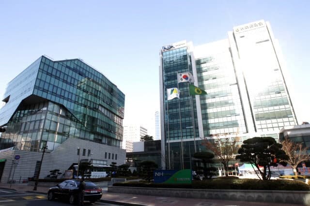 경찰, 농협중앙회 압수수색…'2억4000만원 기념품 공금 구매' 의혹 수사