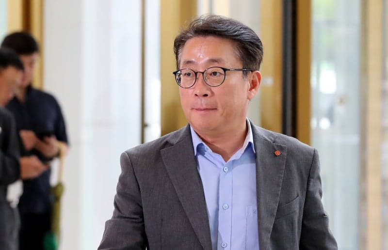 태광산업, 김재겸 롯데홈쇼핑 대표 해임 청구 소송 제기하며 경영권 분쟁 법정으로