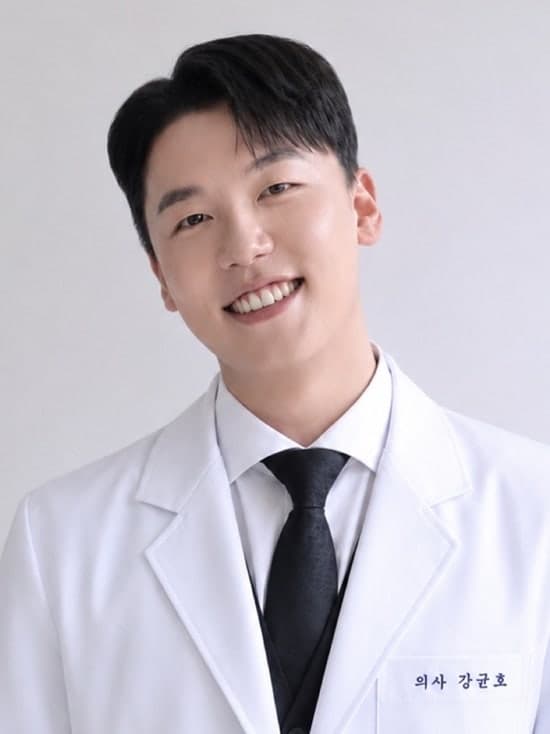 신혼여행 후 귀국 비행기서 '닥터콜' 응답, 기내 응급환자 생명 구한 전공의