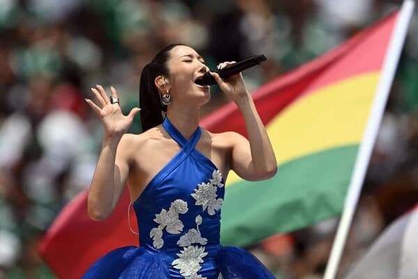 "넘어져도 또 일어나" 월드컵에 울려 퍼진 한국어 가사…이재·리사·BTS까지 K팝이 접수
