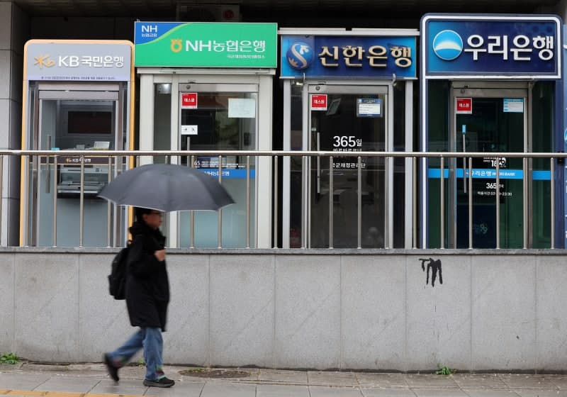 9.3조 가계빚 폭증에 당국 비상등…은행권 '빚투' 신용대출 조이기