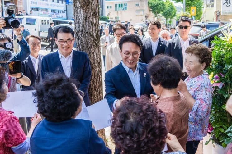 金총리, 남해군 찾아 농어촌 기본소득 점검…"지역경제 선순환 마중물, 꼭 성공시켜야"