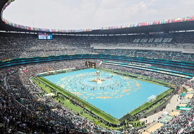 '축구 성지' 멕시코시티, 40년만에 월드컵 개막식...한국어 가사 울려 퍼지며 다문화 축포