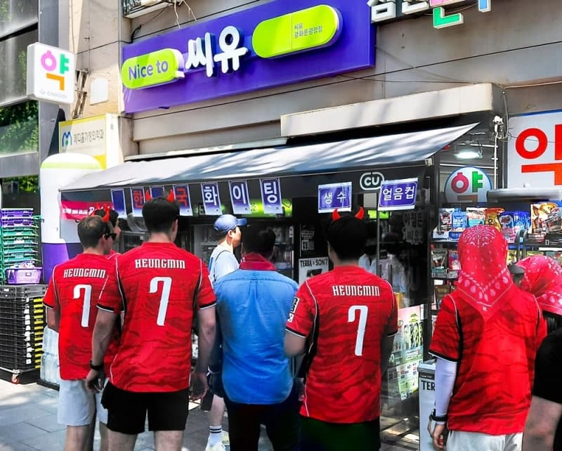 "대한민국 승리에 편의점도 웃었다" 월드컵 역전승에 맥주·보조배터리 등 매출 급증