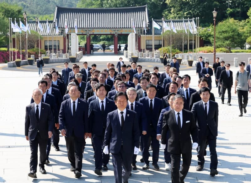 광주 찾은 정청래, "호남은 부모님 같아"… '보완수사권 폐지' 내걸고 사퇴론 정면돌파