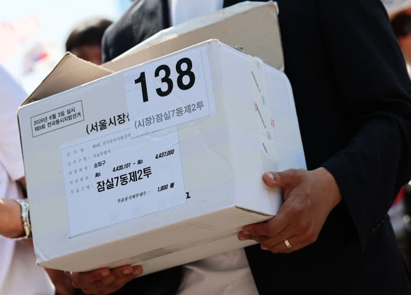 전한길 "폐기했다는 투표용지 상자 확보…꼬리가 길면 잡히는 법" 선관위 "빈 상자 불과"