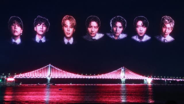 “부산 반갑습니데이” BTS 완전체 귀환에 들썩인 부산, 11만 아미 떼창으로 13주년 축제