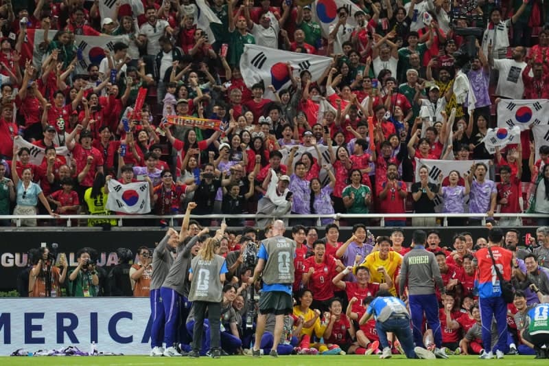 한국-체코전 ‘관중 부풀리기’ 의혹에 FIFA “좌석 아닌 통로에 서 있어” 해명