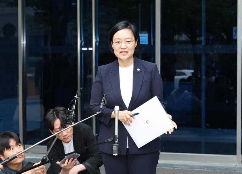 국민의힘 "한성숙, 불법증축 돈으로 때우다 총리 지명 뒤 철거" vs 민주당 "흠집내기 중단하라"