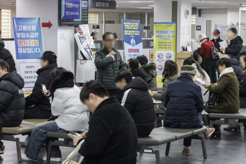 고용보험 '빨간불'…실업급여 17.5조 사상 최대에 적자 6천억 육박