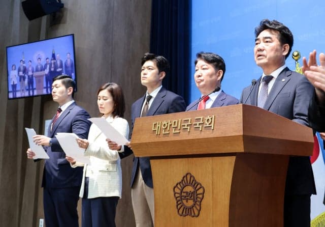 장동혁 '퇴진론' 정면 돌파…"12대 4는 참패" 이성권 반발, 차주 의총에 명운 갈린다