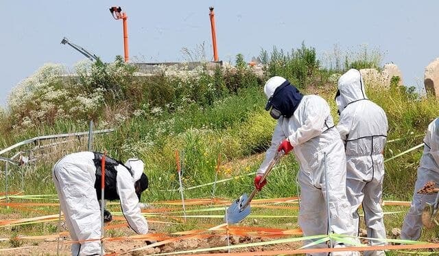 제주항공 참사 유해 수색 35일 만에 재개, '발암물질 검출' 오염 구역부터 작업